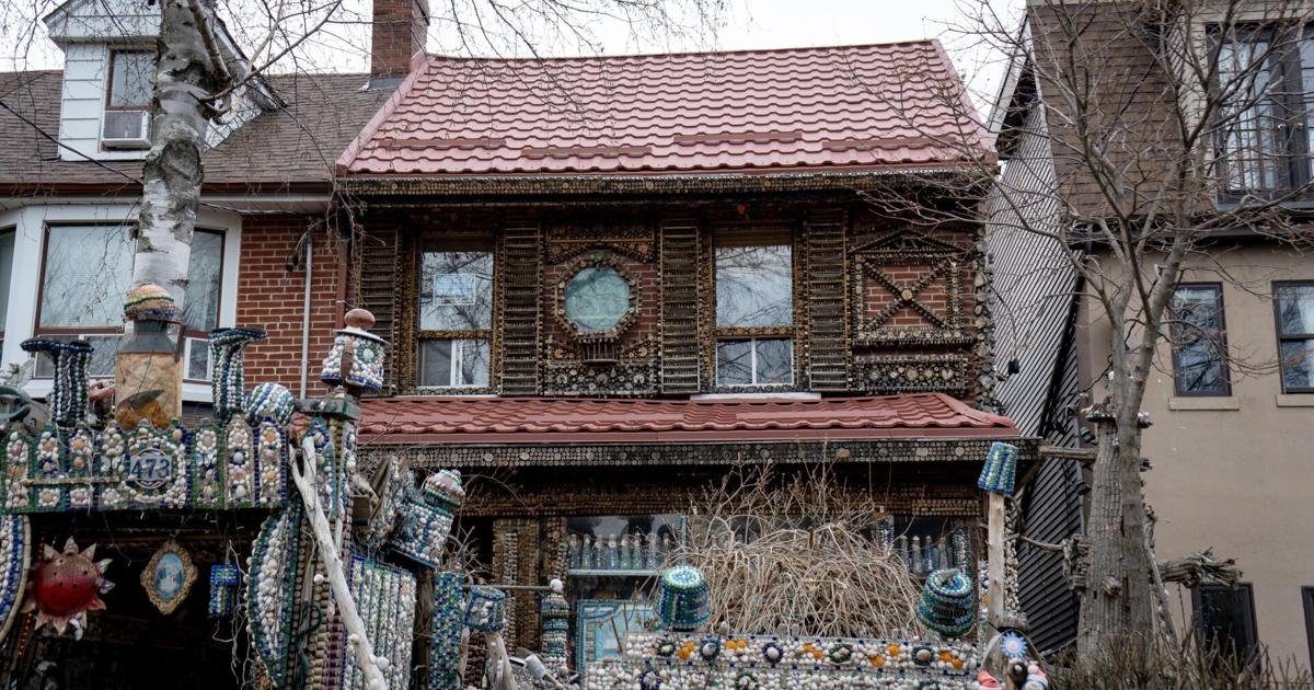 When the owner of Toronto's seashell house was in trouble, the community and a trio of roofers stepped up to help