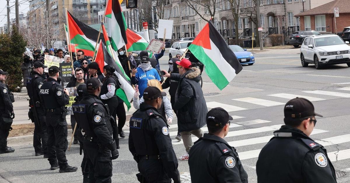 Pro-Palestine activists test North York protest ban