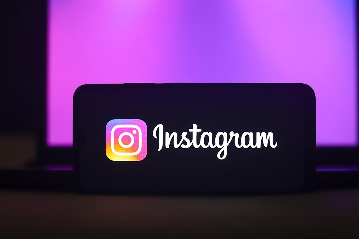 Meta is testing clickable links in Instagram captions for verified subscribers