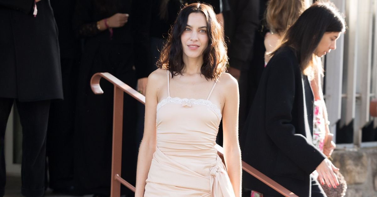 Alexa and Olivia Agree—Pink is the Chicest Shade to Wear Right Now