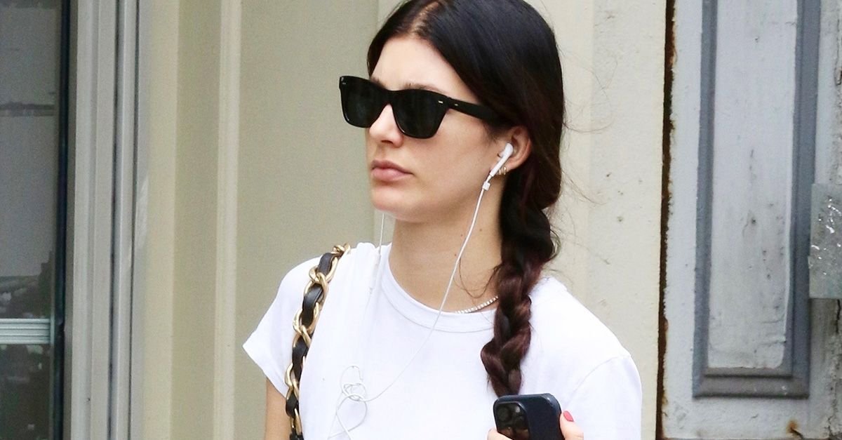 The 2026 Skirt Trend Everyone Will Wear With T-Shirts