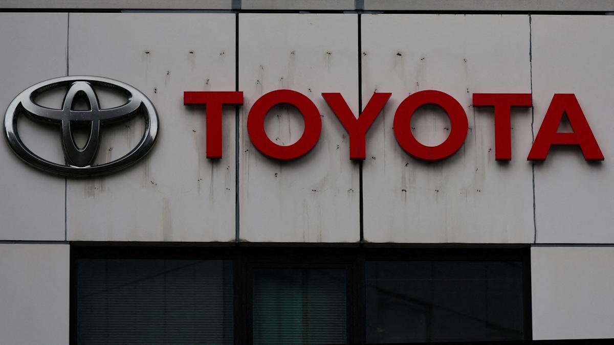 Toyota’s still trying to make hydrogen fuel cells happen