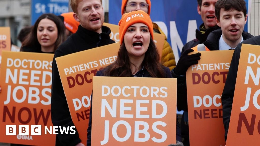 Starmer gives doctors 48 hours to cancel strike or lose new jobs package