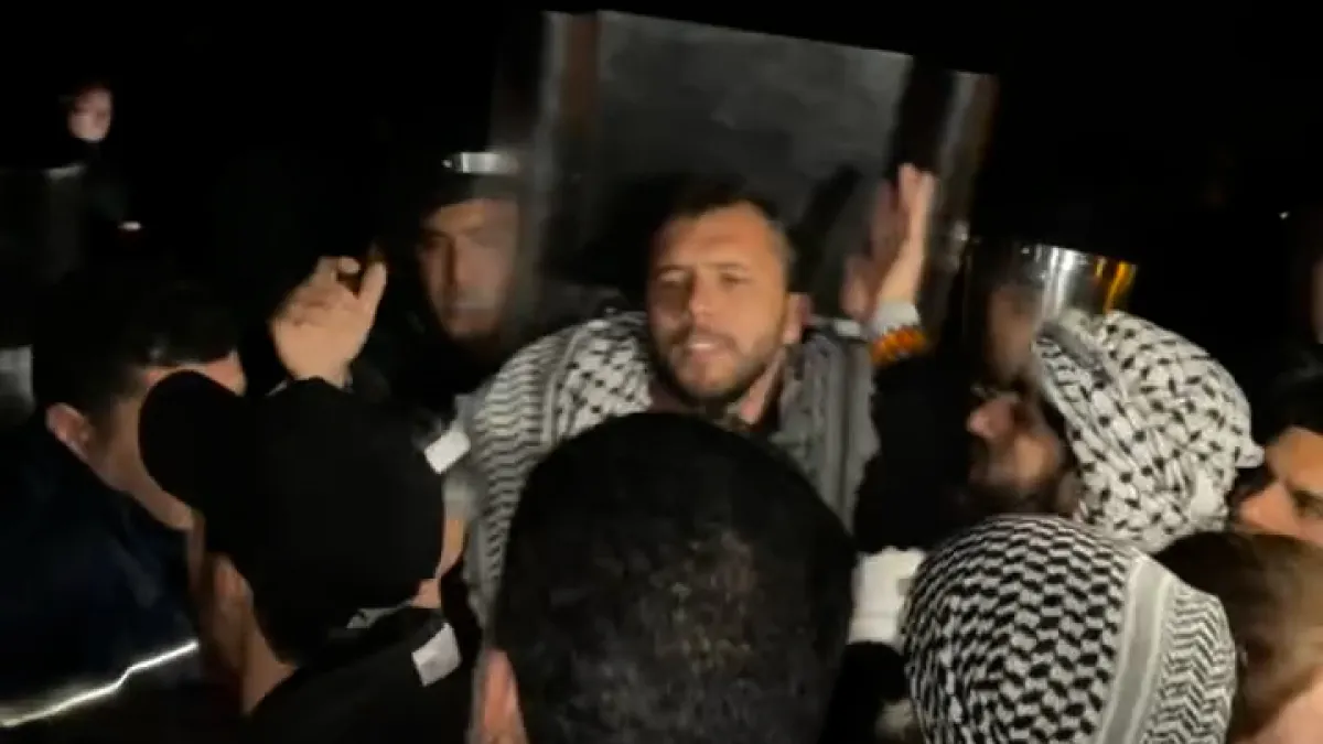 Gaza flotilla activists confronted by Tunisian police | Gaza