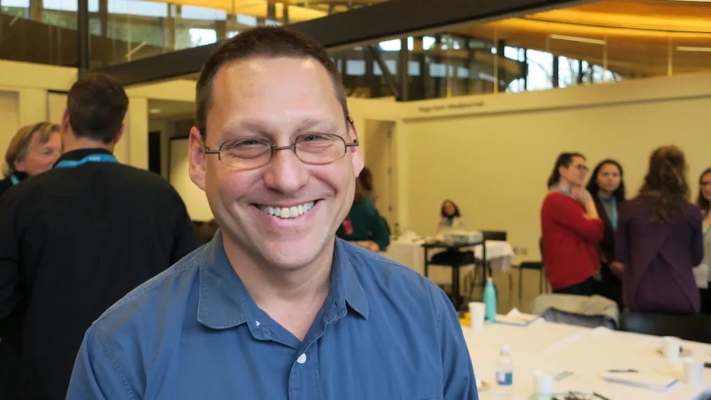 Avi Lewis pulls ahead in fund-raising and the vibe as end of federal NDP leadership race nears