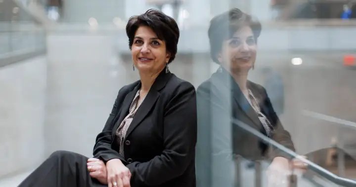 Transparency watchdog blasts ‘shocking’ Ontario plan to hide premier cellphone records