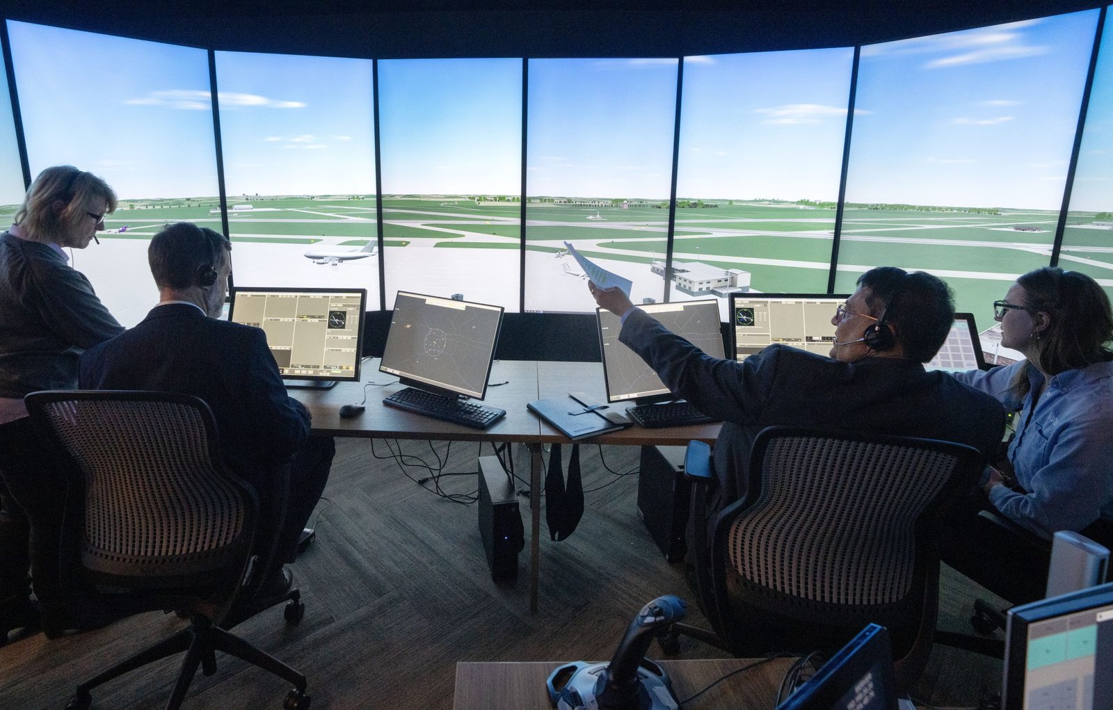 Canada is short 200 air traffic controllers, Nav Canada says