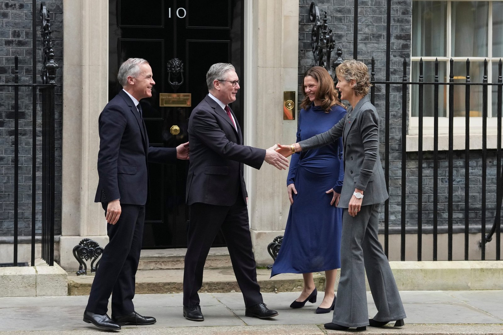 Carney heads to 10 Downing St. to talk Middle East conflict, global shipping disruptions with Starmer