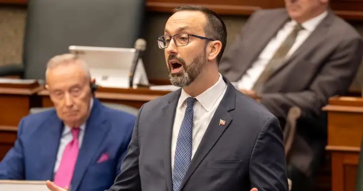 Ford government ‘paying attention’ to Ontario college presidents earning $500K