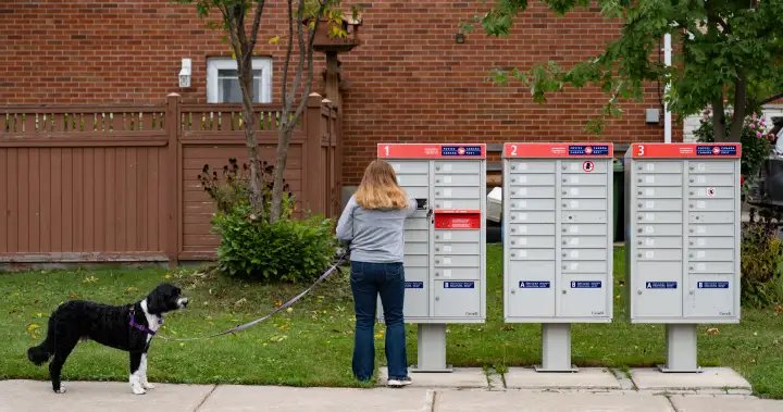 Canada Post says it will move ahead with plan to end home delivery – National