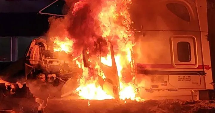 Fiery Saskatoon crash shuts down major roadway in city’s north end – Saskatoon