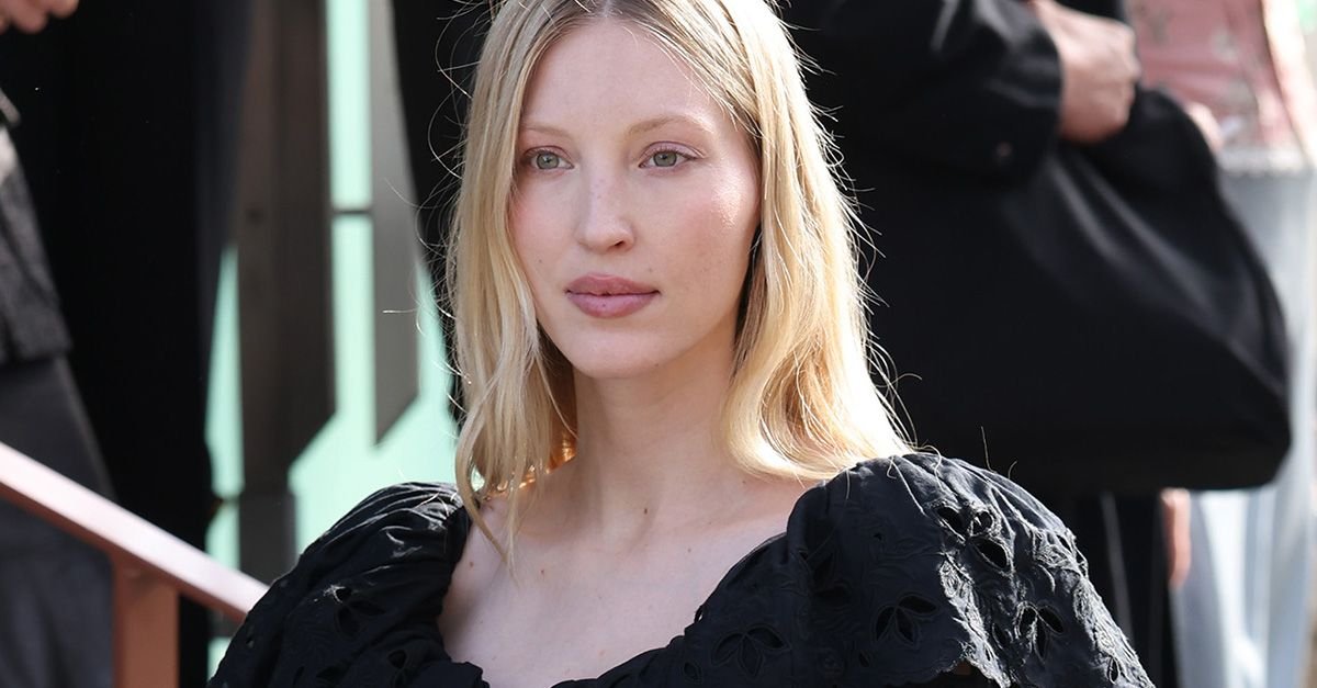 Chloé’s Jelly Mules Are the It Shoe of Spring 2026