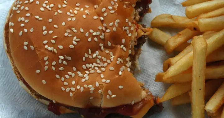 ‘Downturn diet’? The crunch on fast food chains as consumers seek deals – National