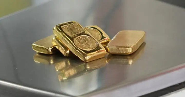 Gold often soars during crises. Not this time — so what’s going on? – National