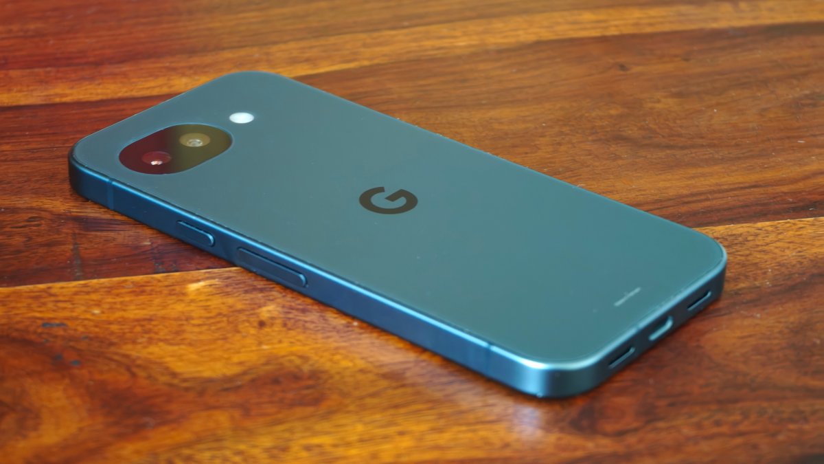 The Pixel 10a doesn’t have a camera bump, and it’s great