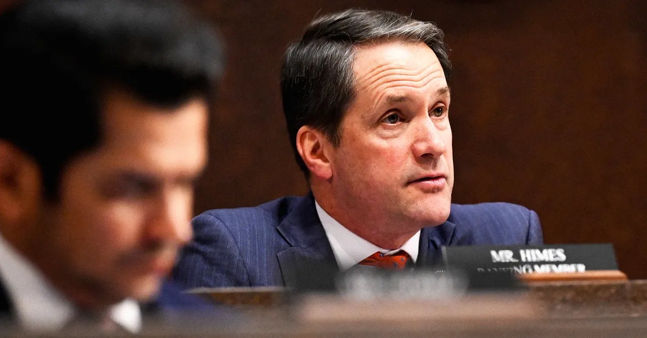 A Top Democrat Is Urging Colleagues to Support Trump’s Spy Machine