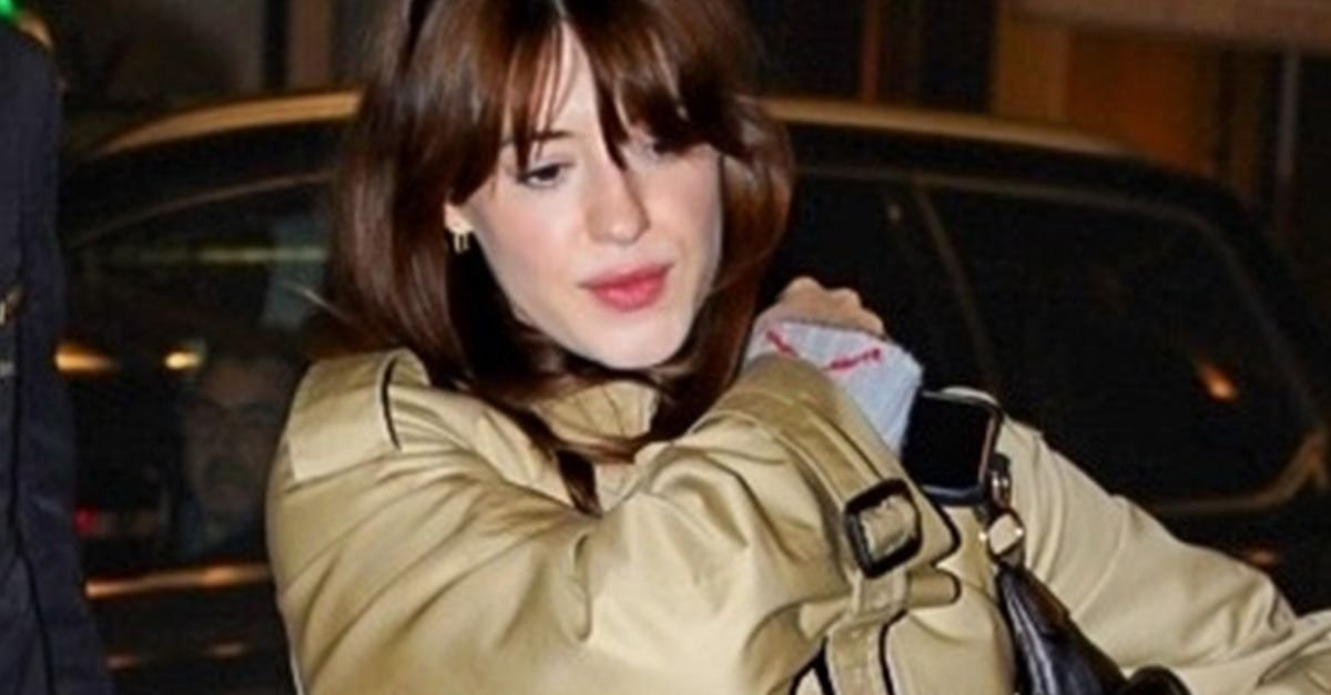 The Denim Trend Girls in Paris Own In Their Transitional Wardrobe