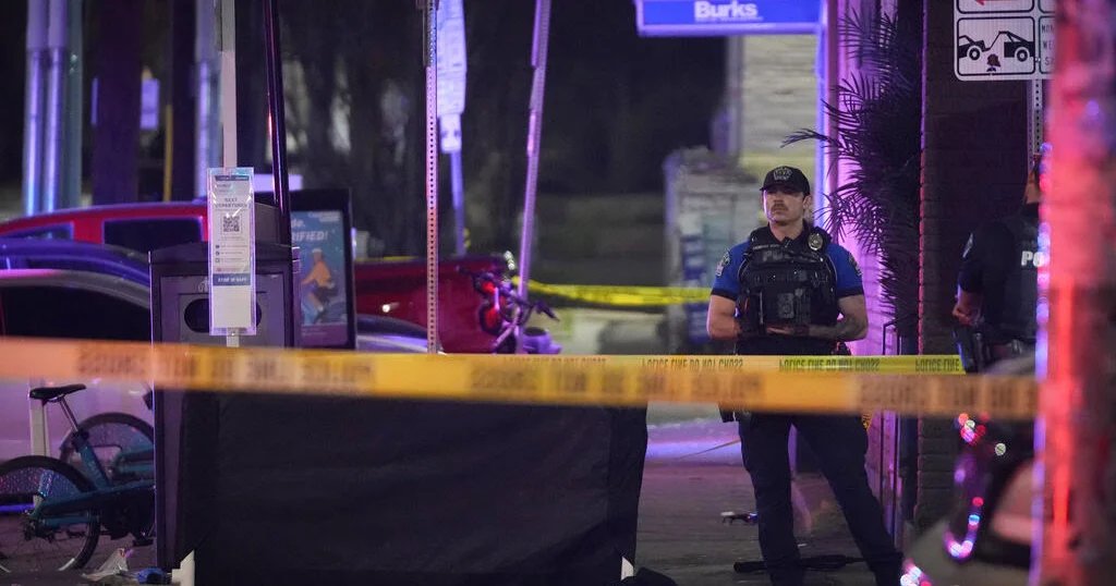 Mass shooting at Austin, Texas bar kills at least 2, suspect also dead, police say