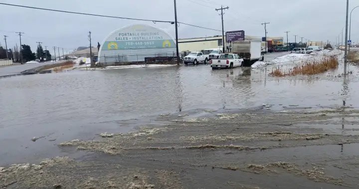 ‘Passing the buck’: Edmonton business deals with decades-long drainage problem – Edmonton