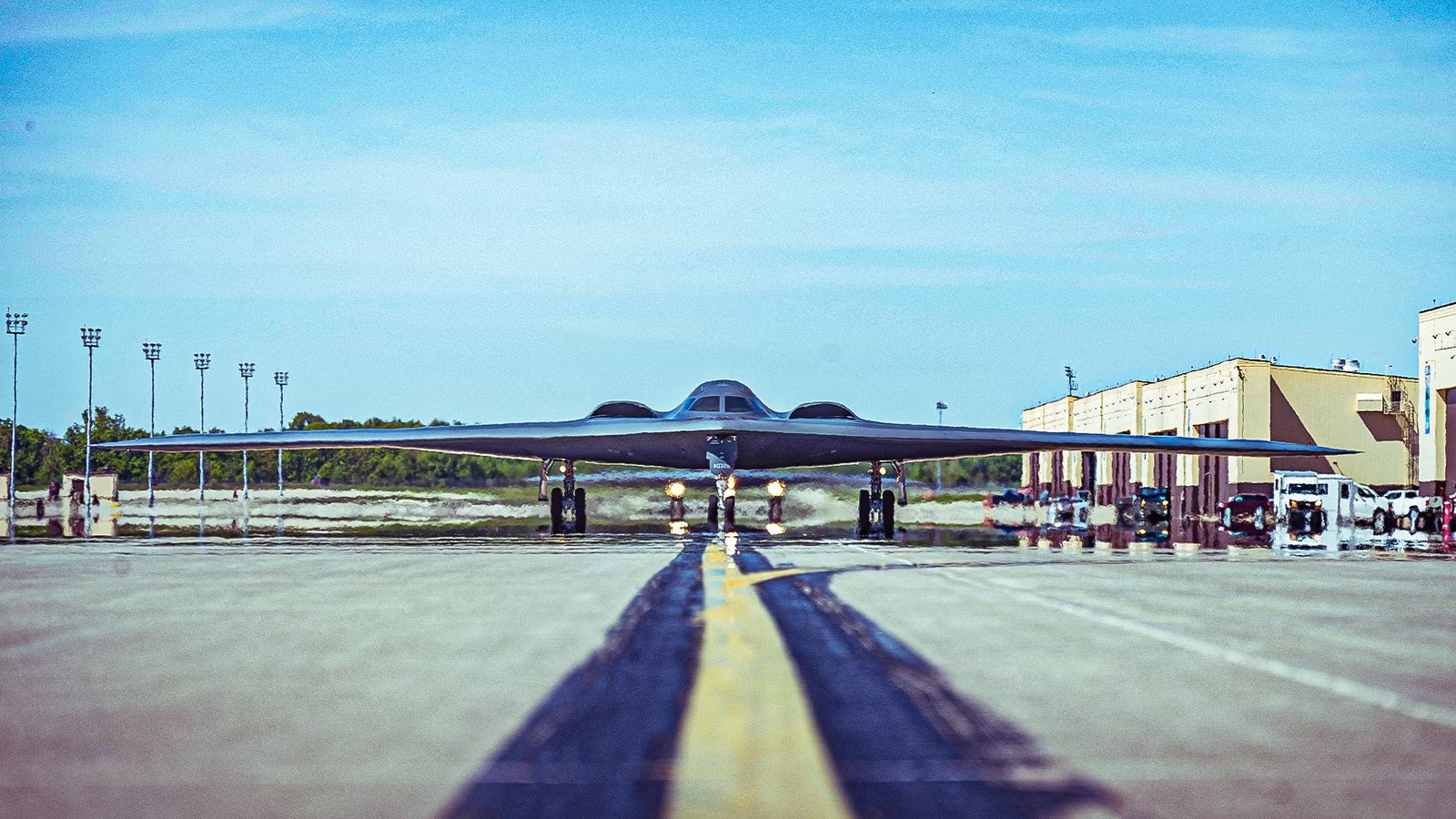 Why The B-2 Spirit Bomber Has Such A Flat Architecture