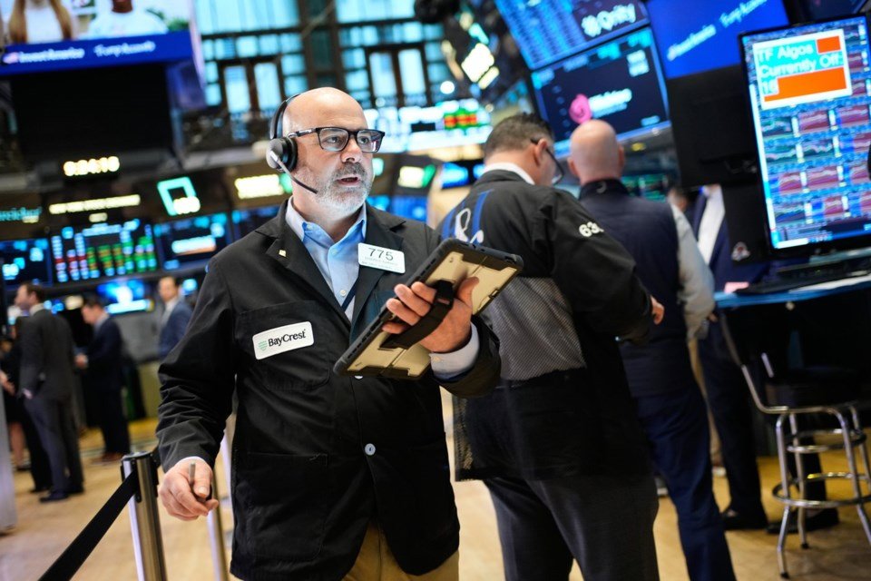 Wall Street drops again to close its 5th straight losing week and its worst since the Iran war