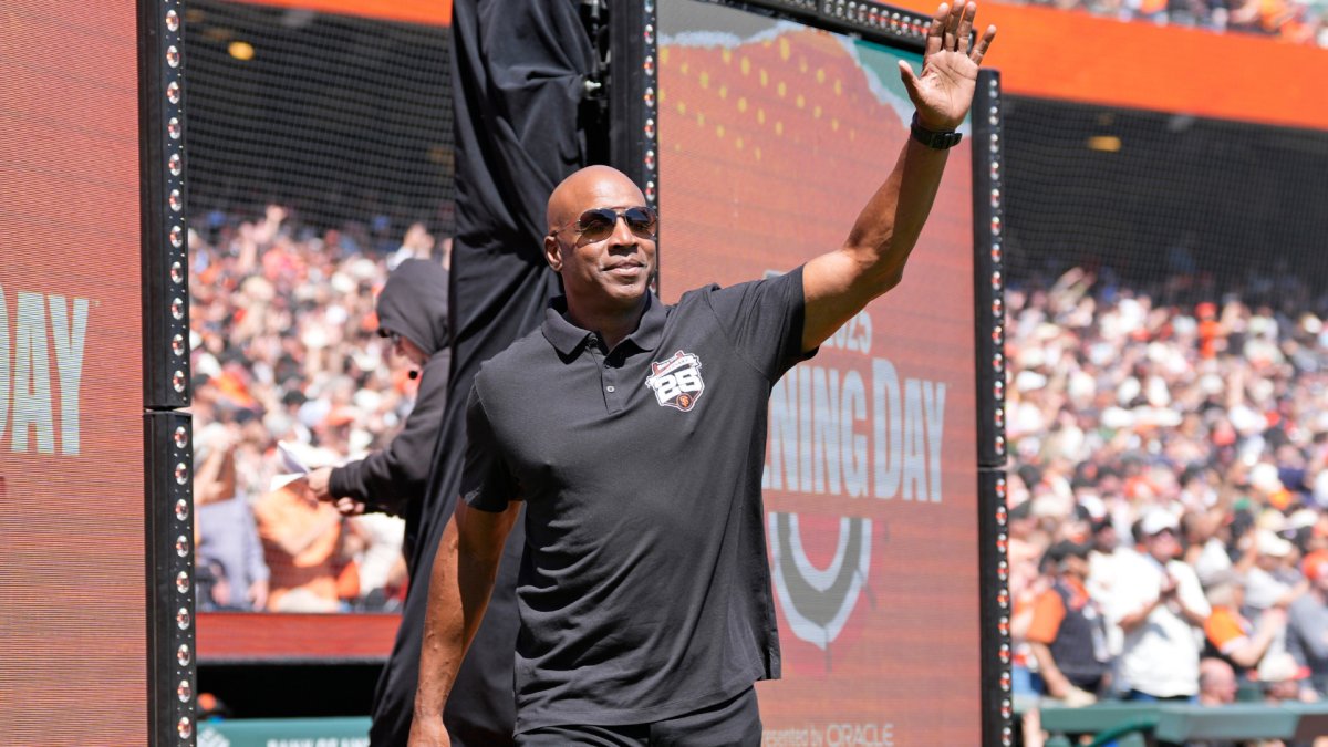 Barry Bonds shares how close he was to signing with Yankees and how a George Steinbrenner call pushed him away