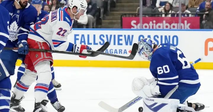 Toronto Maple Leafs down New York Rangers 4-3
