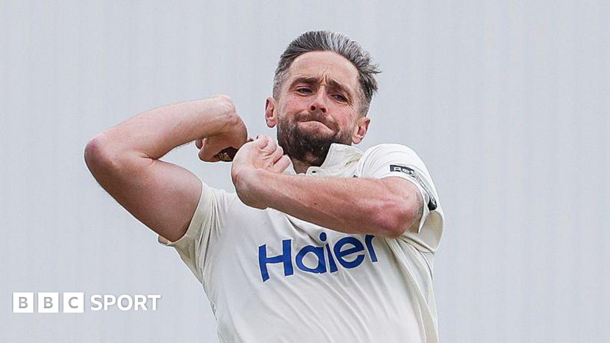 Wawickshire’s Woakes: Not ready to stop yet