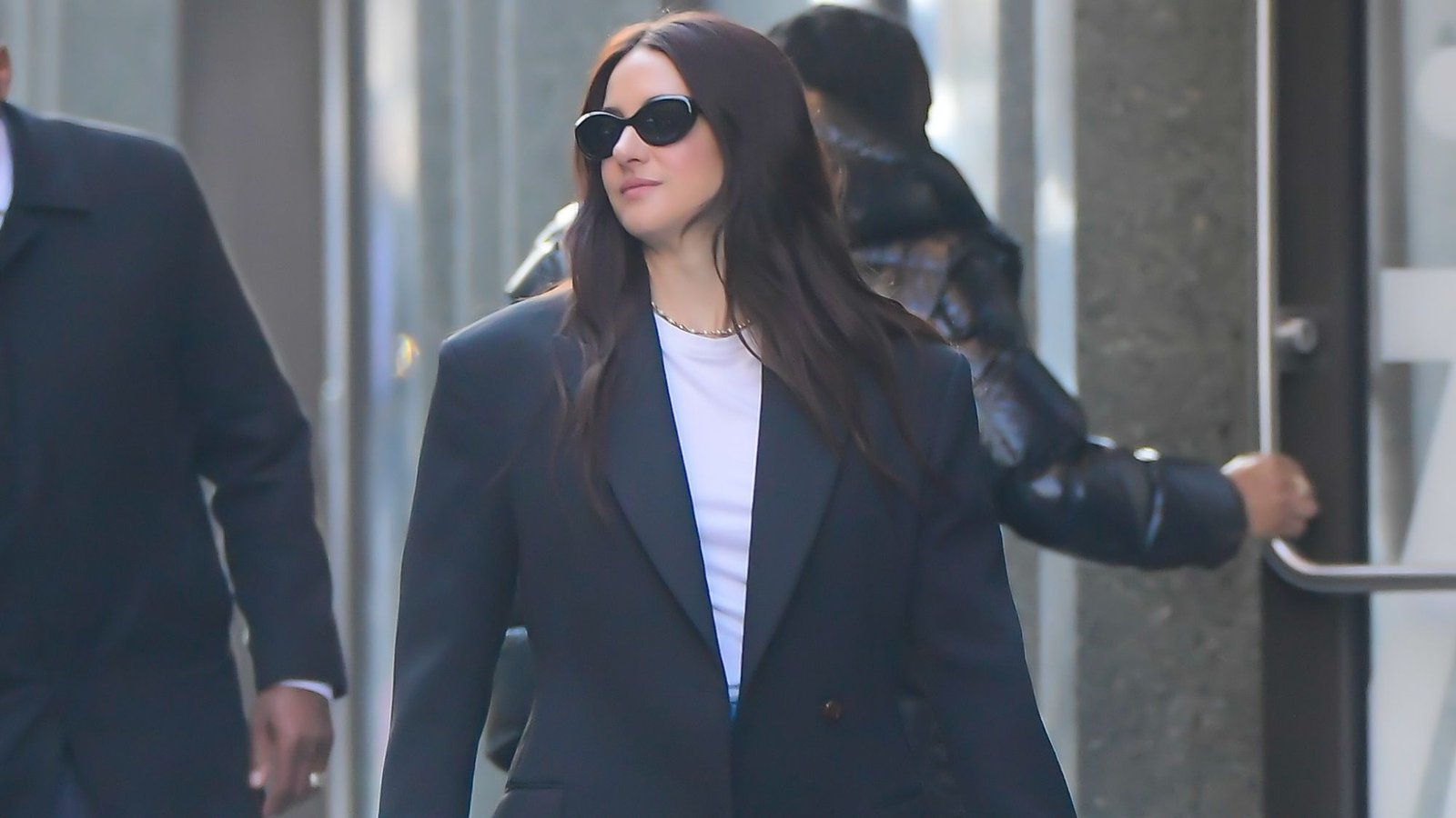 Stovepipe Jeans Look Chicest In This Exact Outfit Formula