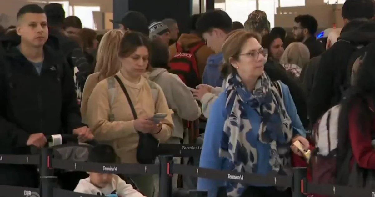 Fliers running into long lines, travel headaches amid partial government shutdown