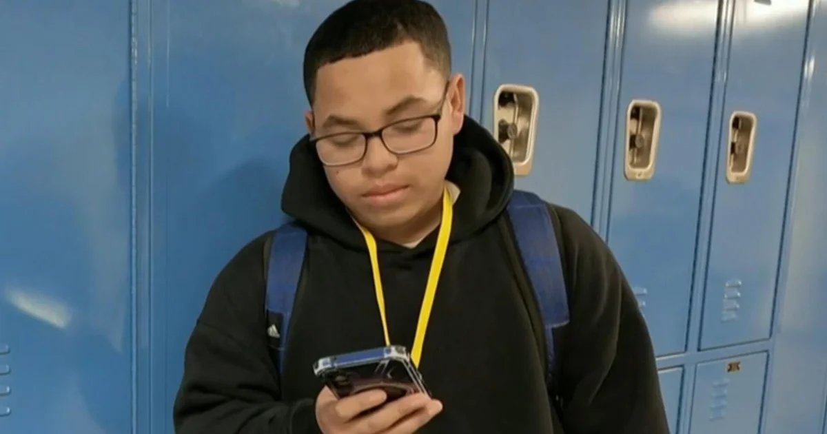 Teens agree to weeklong experiment to curb screen time