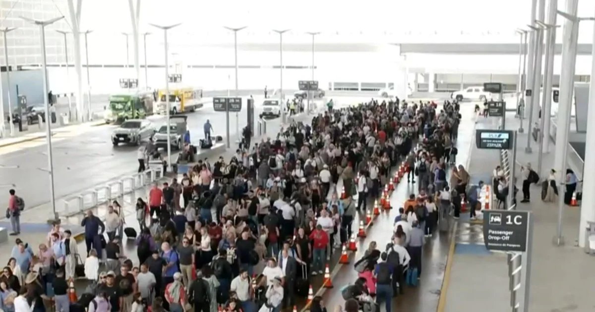 Travelers miss flights as TSA chief warns of "perilous situation"