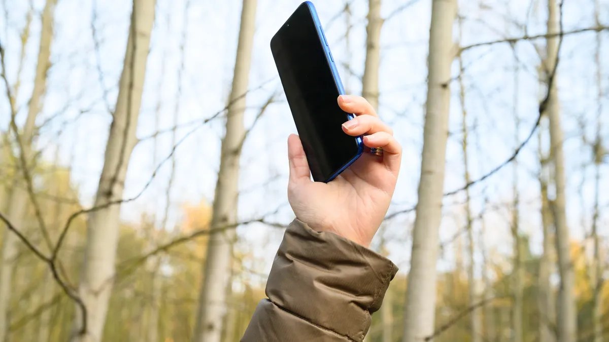 Weak Phone Signal? 9 Simple Ways to Get Better Reception