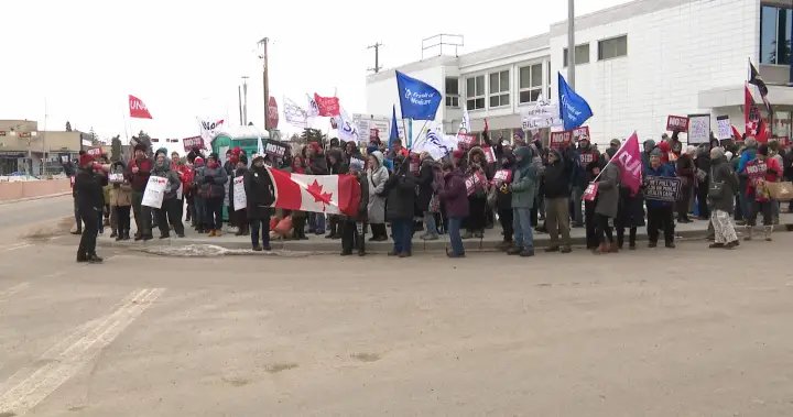 Protesters fear ‘American-style’ 2-tiered health care is coming to Canada