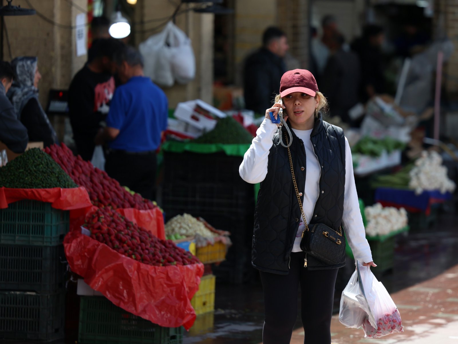 Amid US-Israeli attacks, people in Iran struggle to survive ailing economy | US-Israel war on Iran