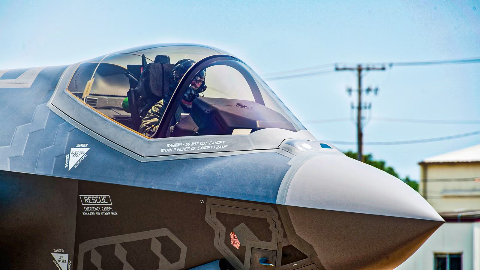 Inside The F-35’s Cockpit System