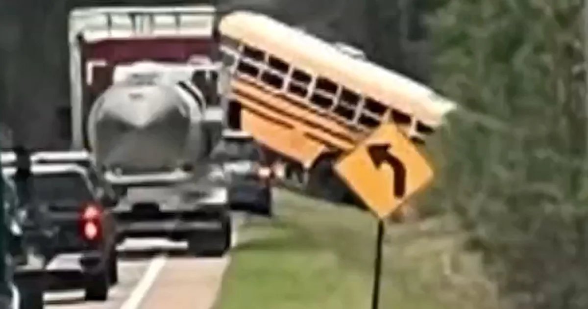 Two students killed in Tennessee school bus crash