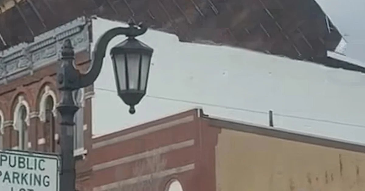 High winds tear roof off of Ohio building