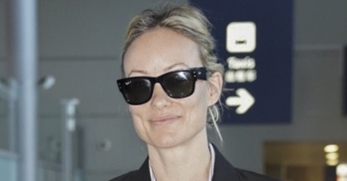 The Pant-and-Jacket Outfit to Wear With Sambas at the Airport