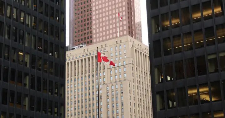 Are rising debt and defaults a warning sign of a looming economic crisis? – National