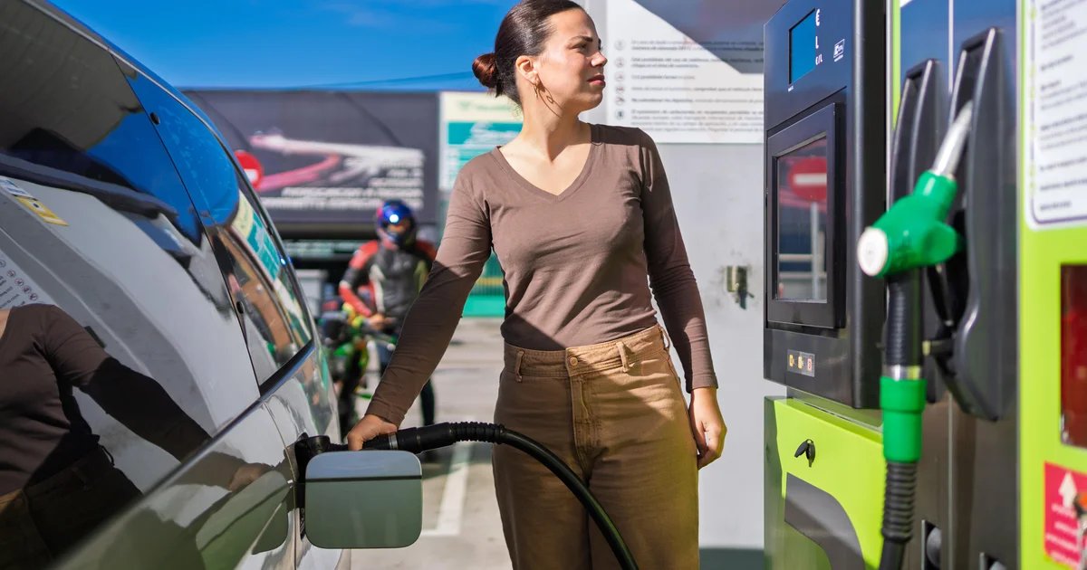 Surging U.S. gas prices could erase bigger tax refunds, analysis finds