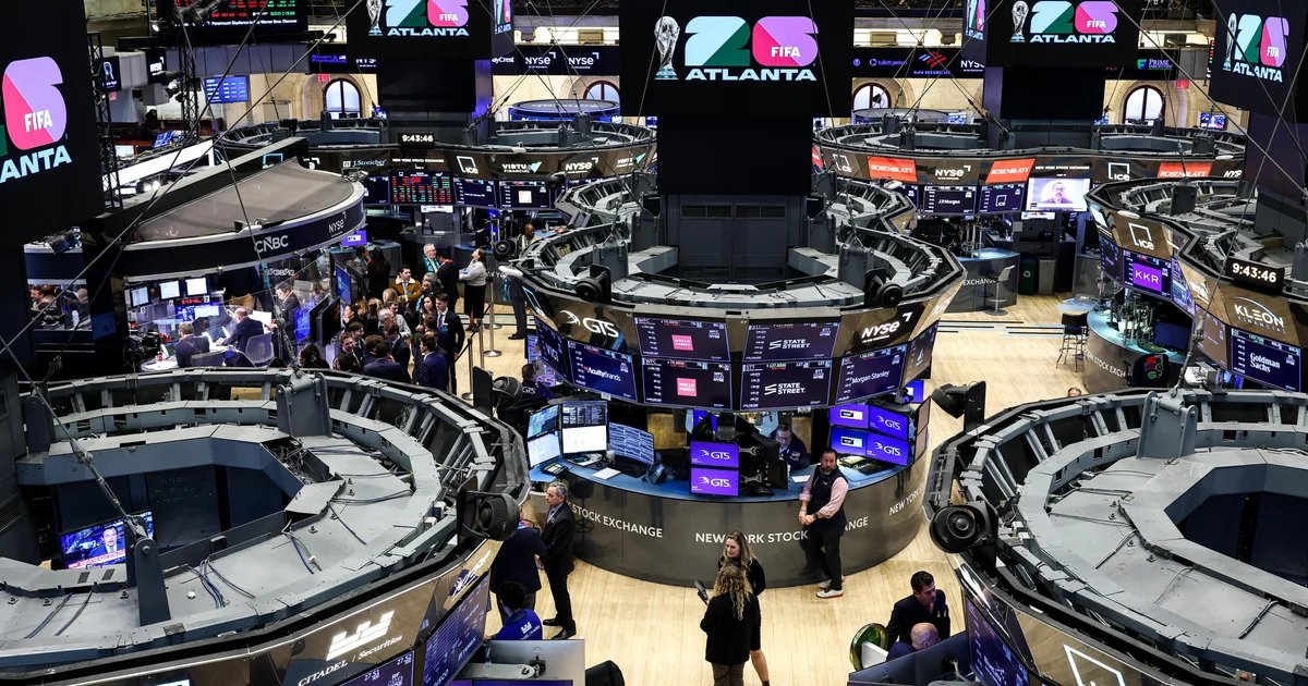 Stocks pare early losses as Trump says U.S. will offer insurance for ships in the Persian Gulf