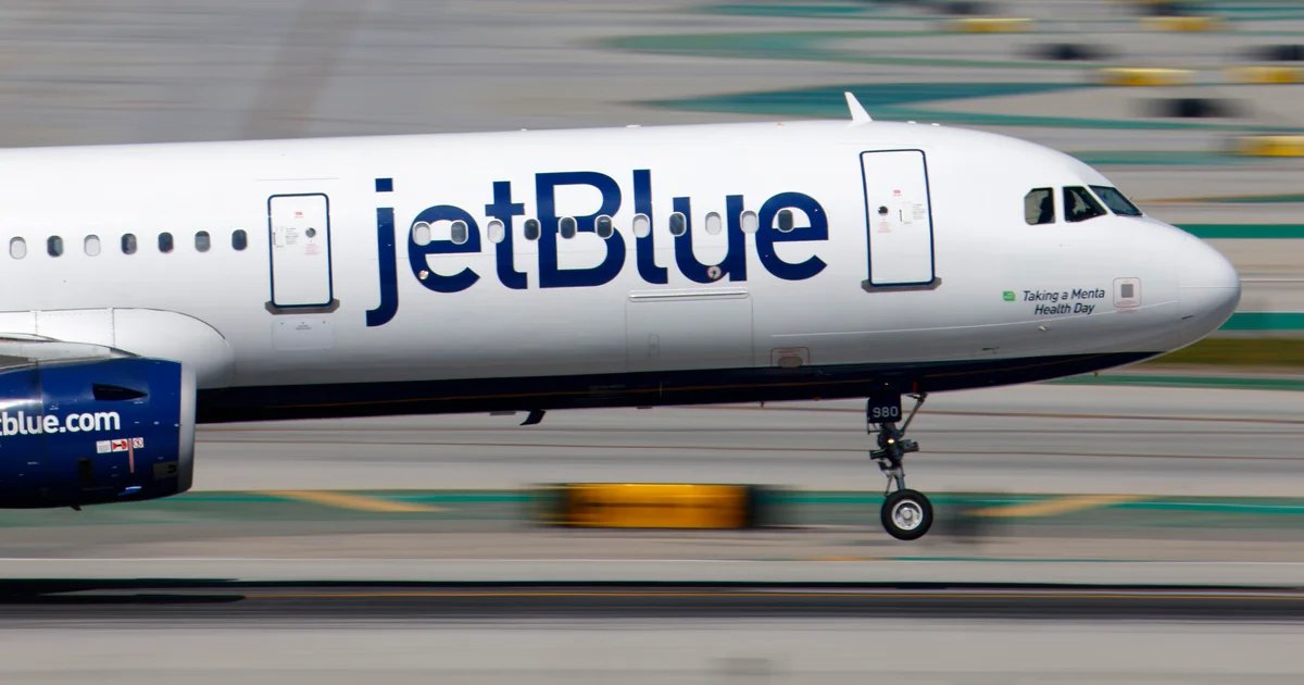 JetBlue hikes bag fees to offset higher fuel costs. Here’s what travelers will now pay.