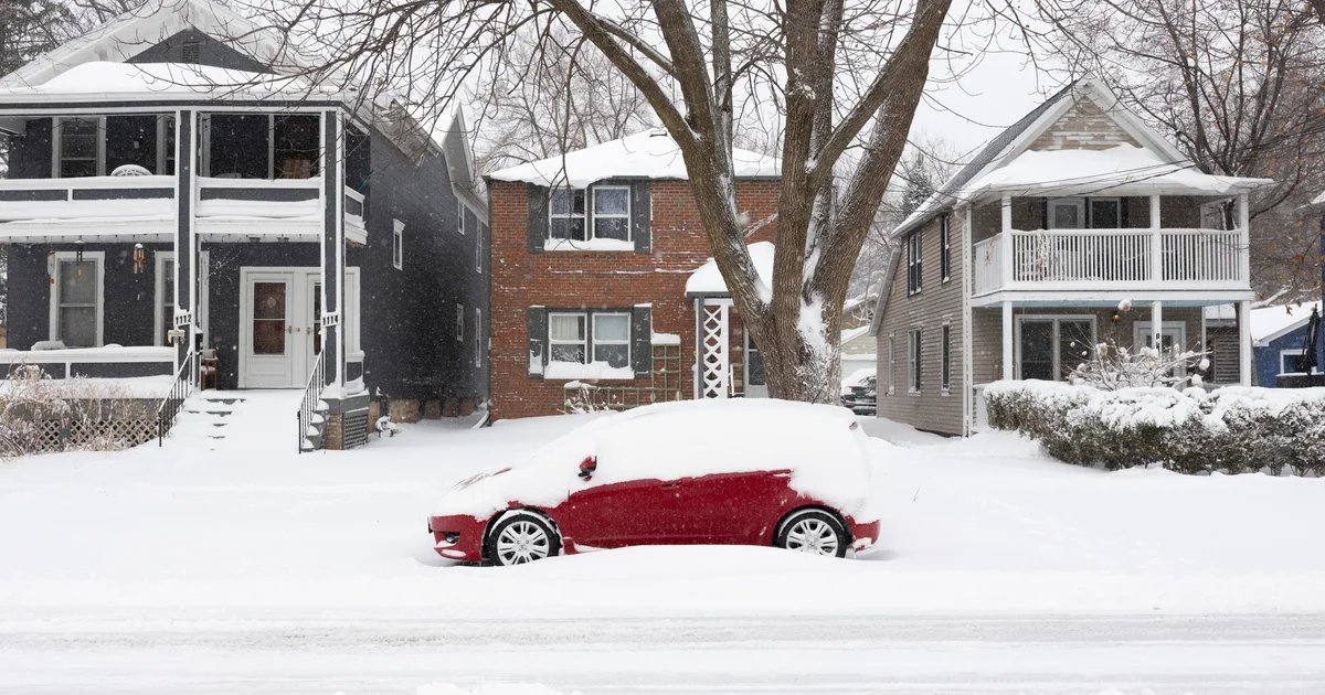 Blizzards, severe storms, heat wave hit U.S. with array of extreme weather
