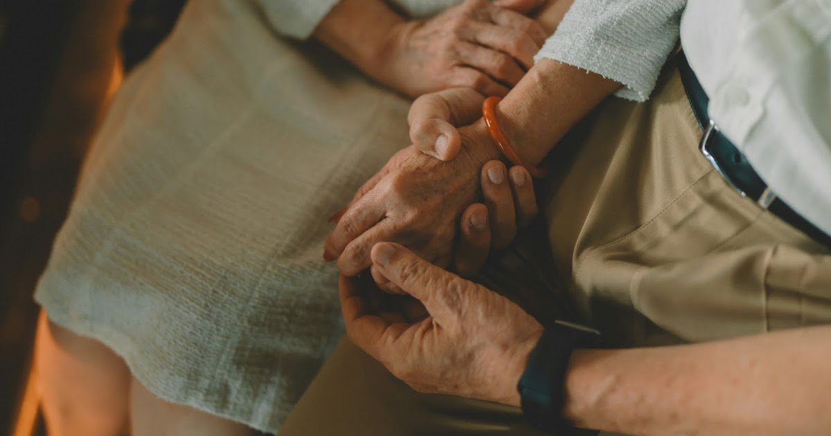 THE CAREGIVERS’ LIVING ROOM A Blog by Donna Thomson: When Mothers and Fathers No Longer Know Best