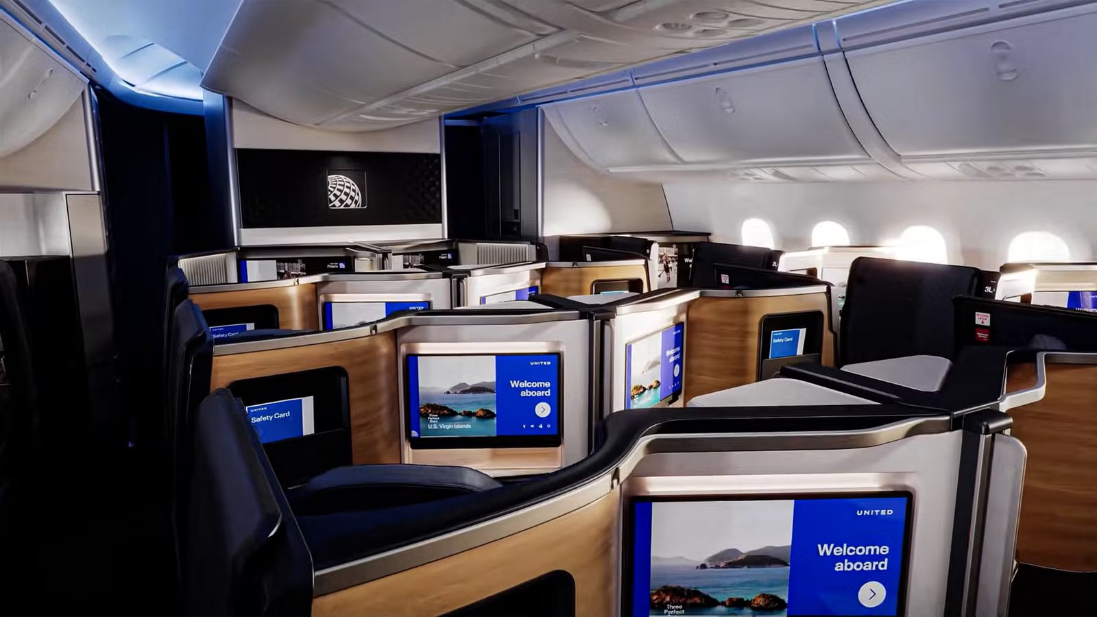 United Airlines To Debut New Polaris Suites Without Full Passenger Privacy