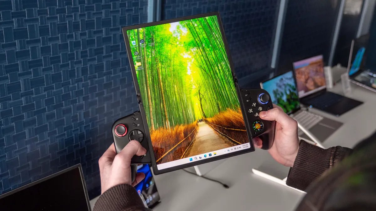 Lenovo’s Legion Go Fold Concept Introduces Very Vertical Gaming on the Go