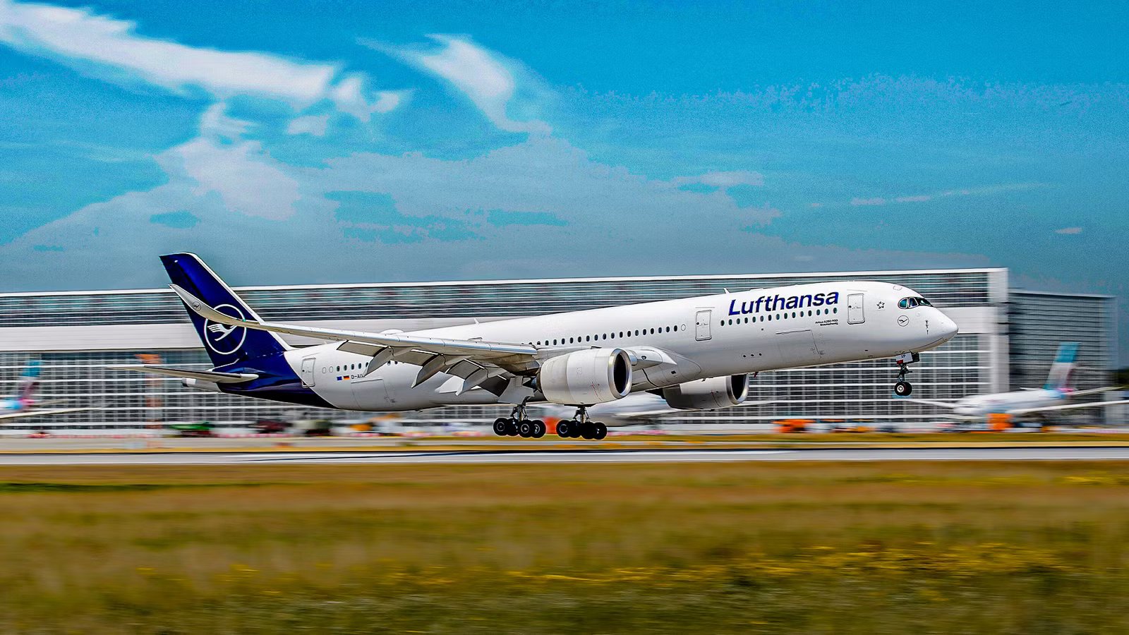 Why Lufthansa Is Betting On Both The Boeing 777X & Airbus A350