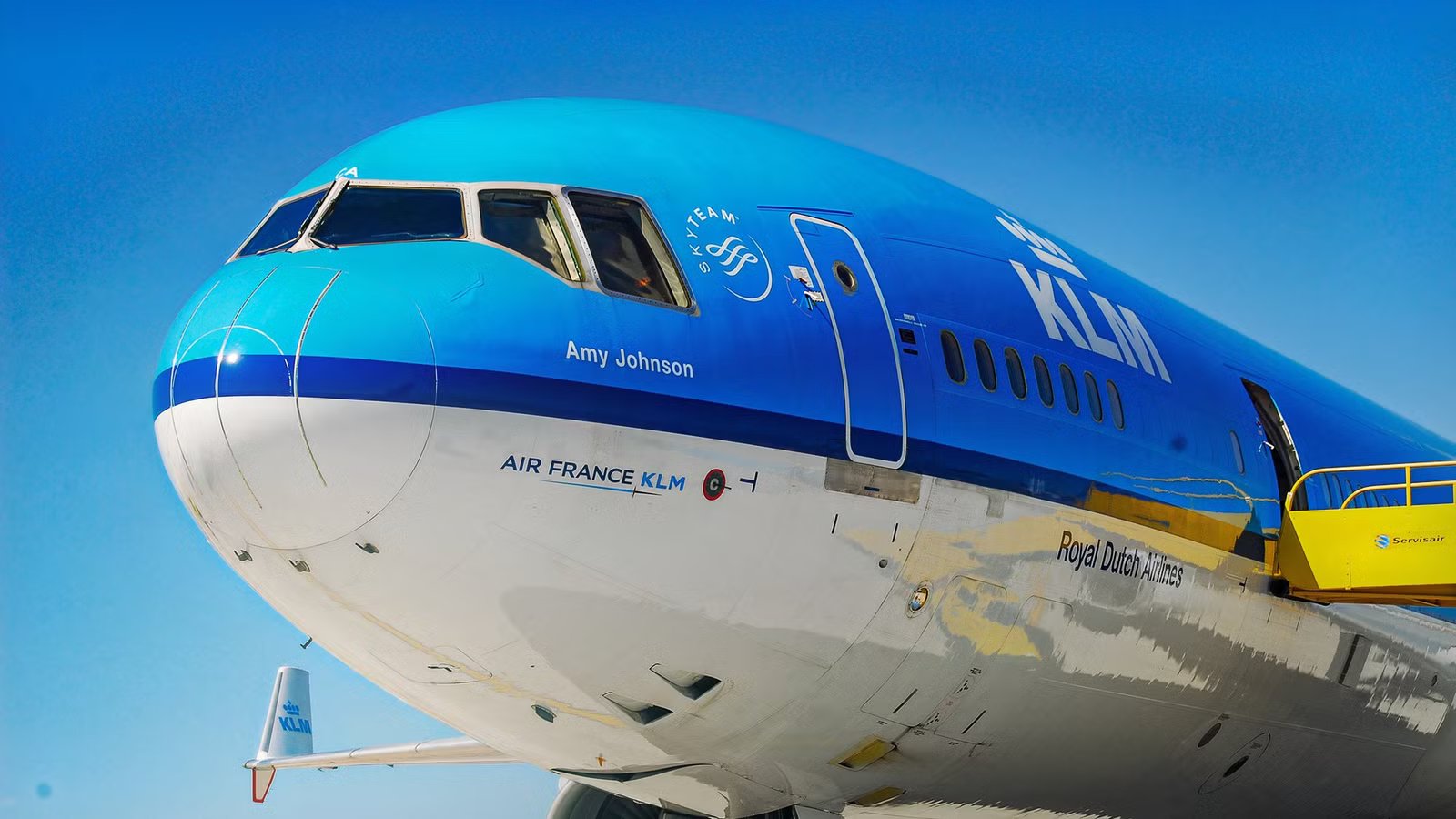 Inside The McDonnell Douglas MD-11’s Flight Deck