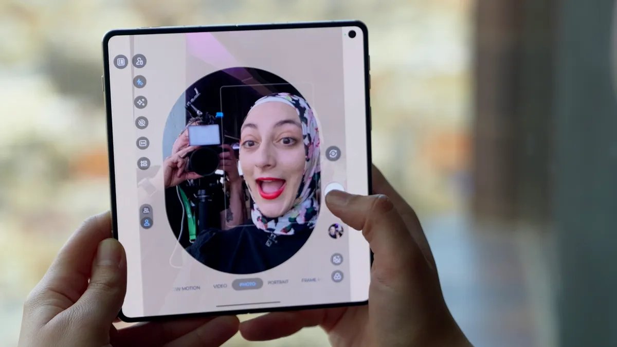 Motorola Razr Fold Hands-On: Sleek Design With a Luxury Finish